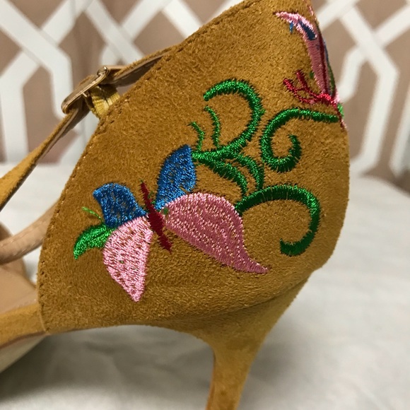 Hippie Laundry Tan Sandals - Picture 4 of 6